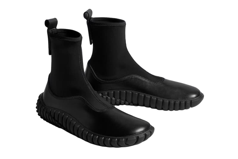Bottes noires modernes avec semelles texturées.