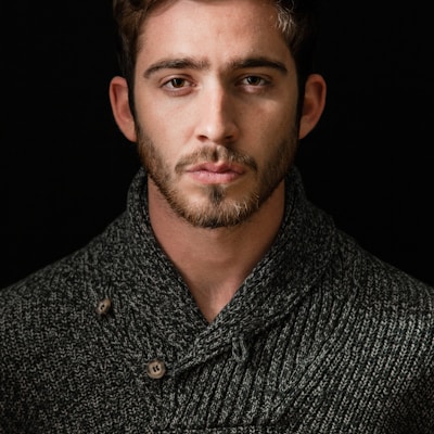 Portrait de Karim Benali, rédacteur sneakers chez Hors Paire